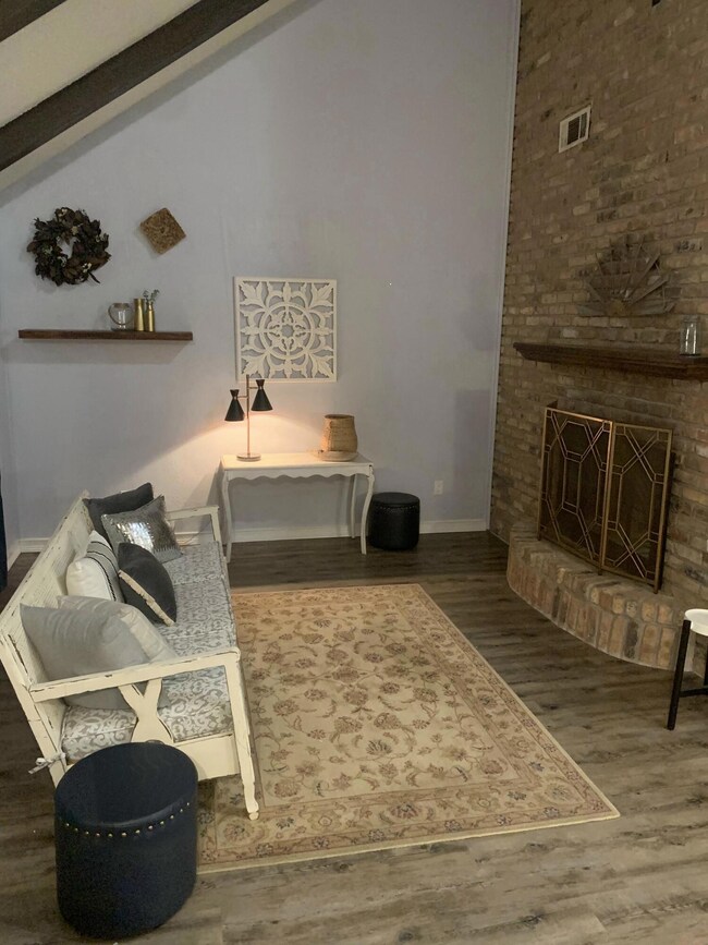 66104638271__54C13680-80CA-45E1-8F71-1F1