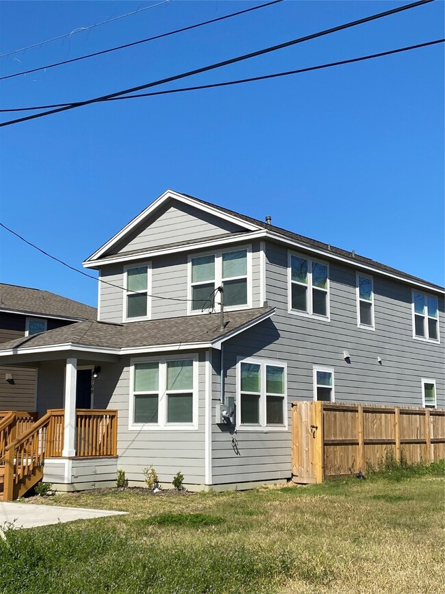 7708 Sealey St, Houston, TX 77088 - photo 3