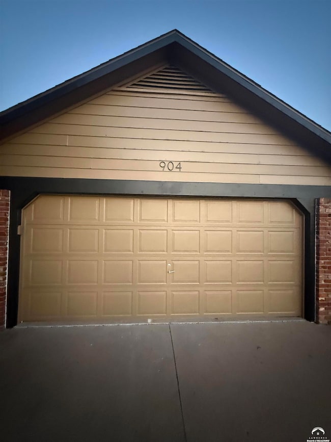 904 Moundridge Dr, Lawrence, KS 66049 - photo 5