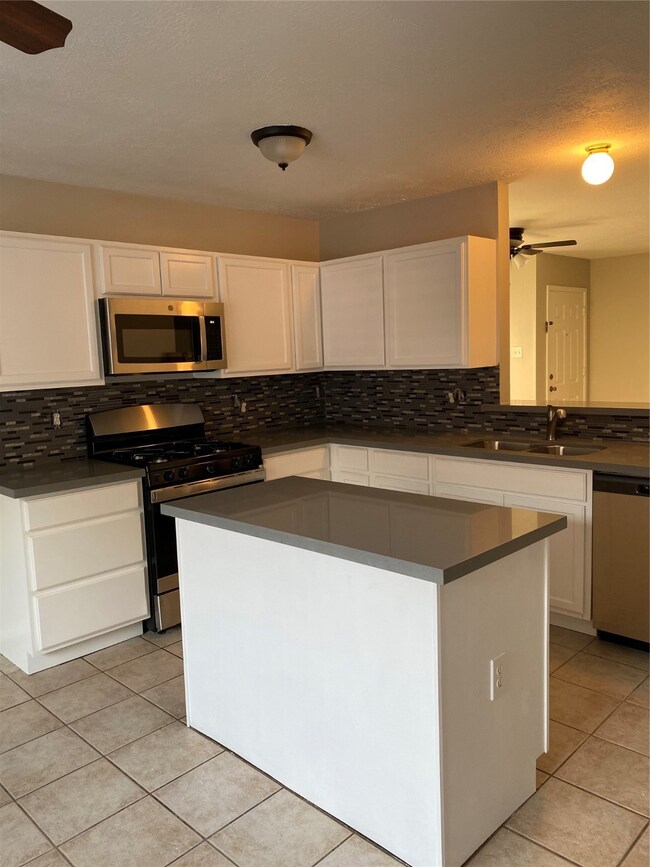 28914 Loddington St, Spring, TX 77386 - photo 2