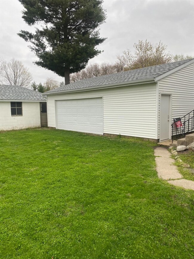 68 Lansing St, La Porte, IN 46350 - photo 3