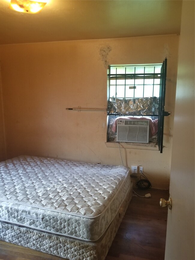 10402 Kelburn Dr, Houston, TX 77016 - photo 7