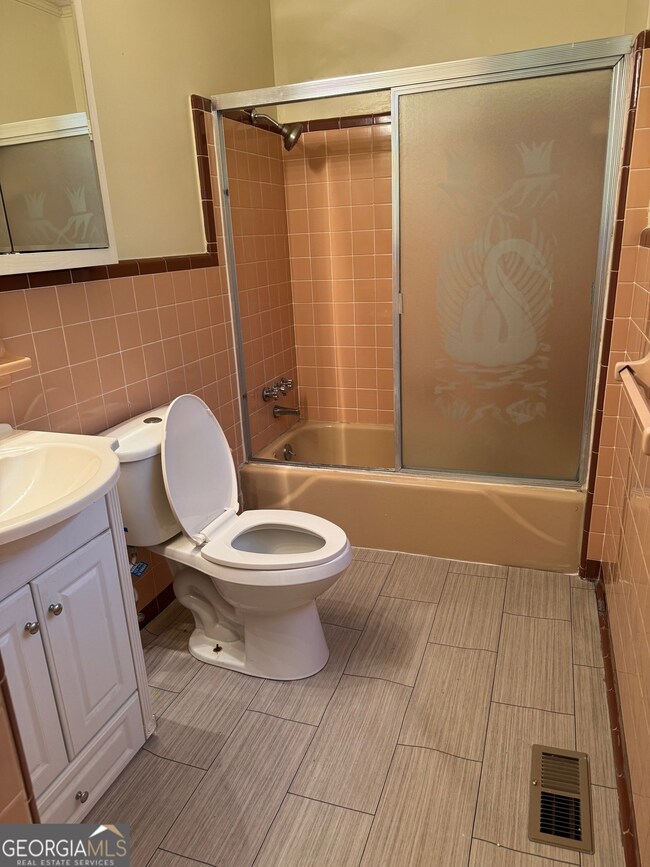 Upstairs Master Bathroom