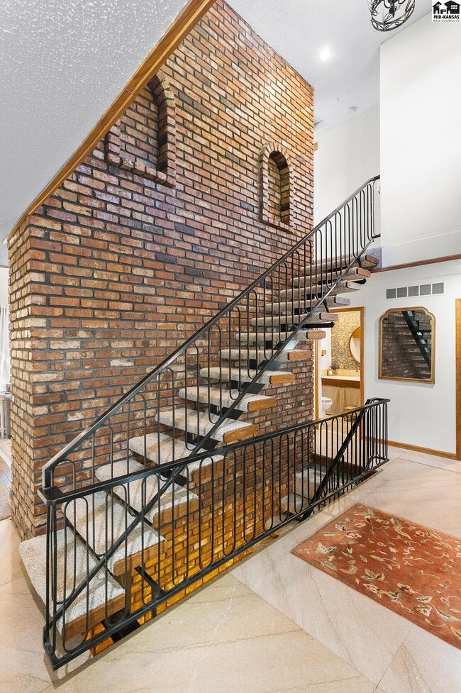 401 N Kansas St, Haven, KS 67543 - photo 5