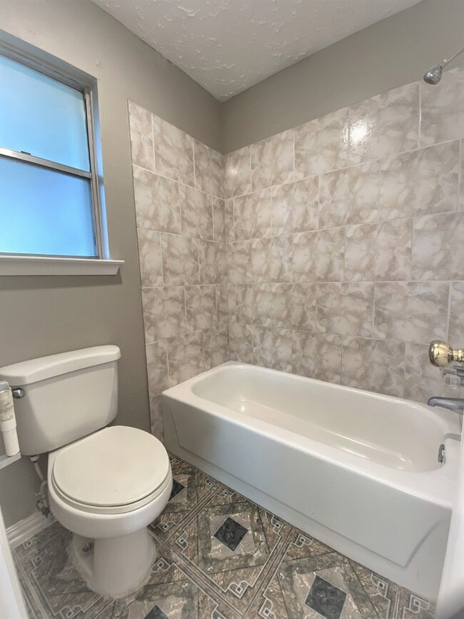 7323 Sonnet Glen Ln, Houston, TX 77095 - photo 7