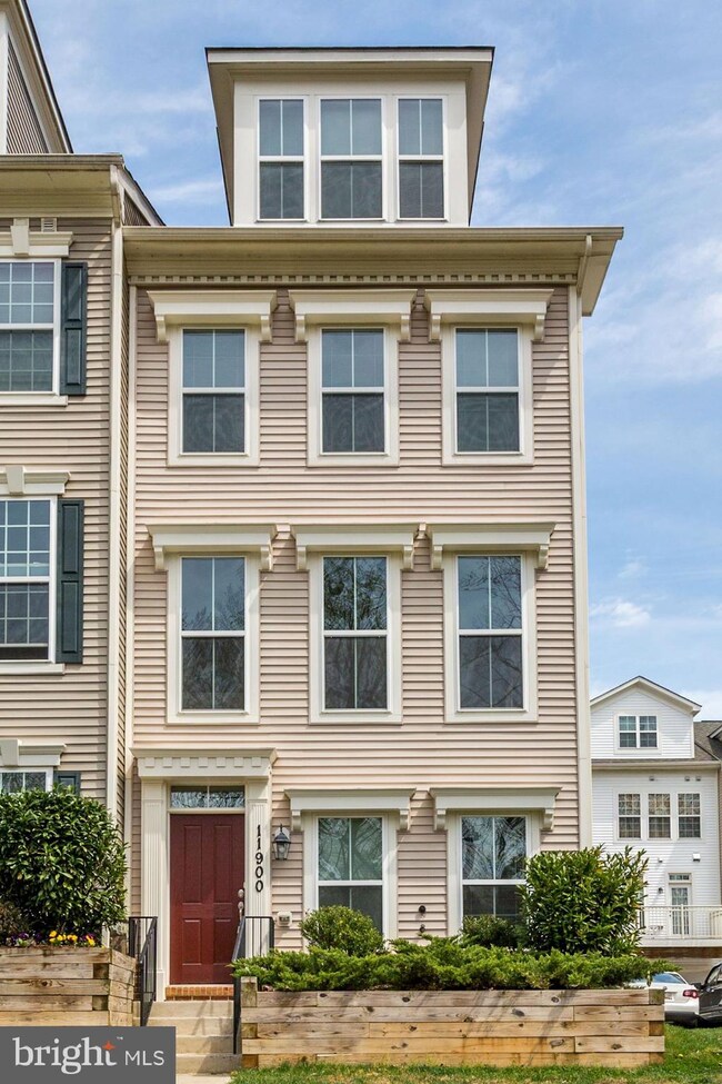 11900 Weybridge Ln, Germantown, MD 20876 - photo 2