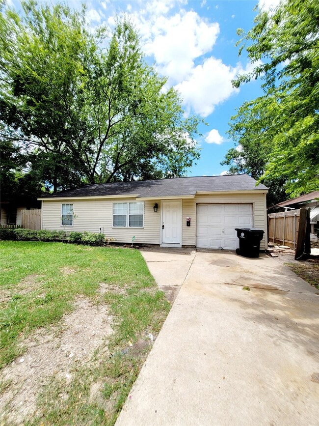 3418 Mainer St, Houston, TX 77021 - photo 2