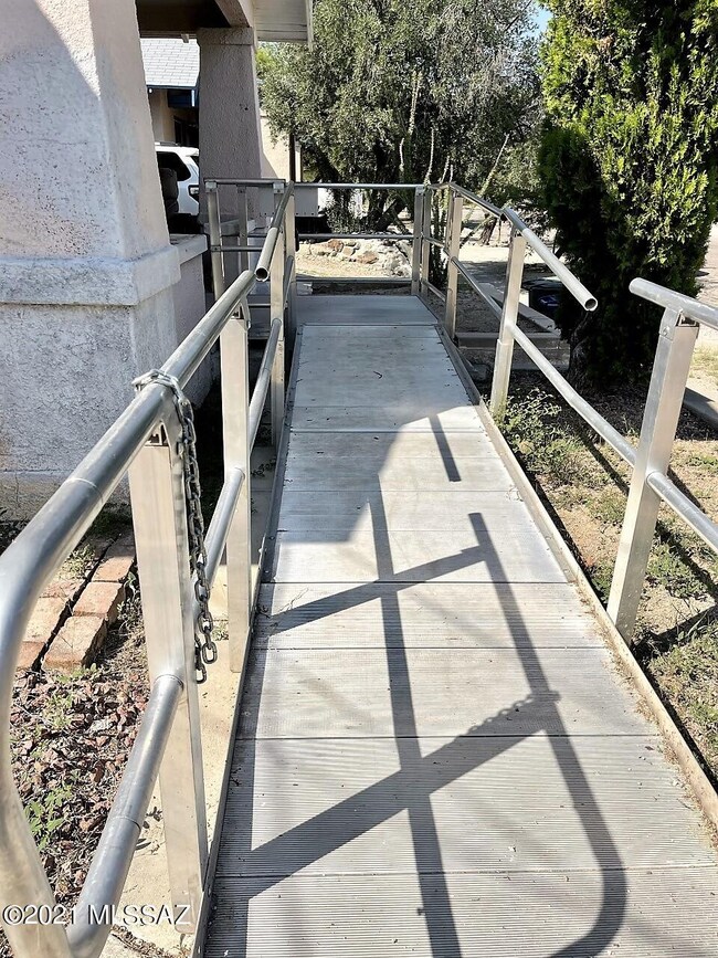 825 N 3rd Ave Entry Ramp