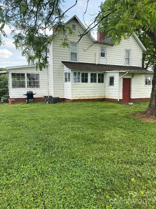 127 Reeves Rd, Statesville, NC 28625 - photo 5