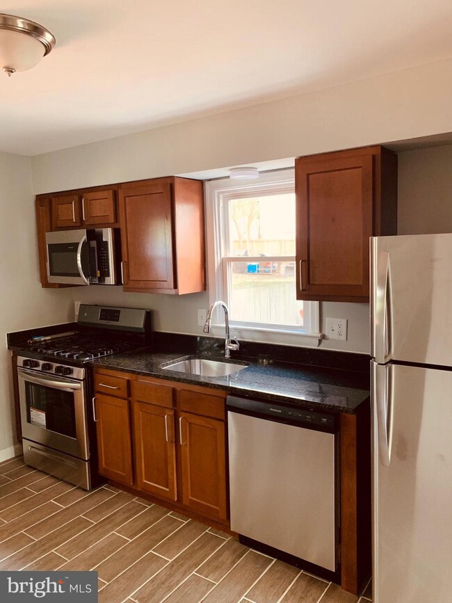 2111 Columbia Ave, Hyattsville, MD 20785 - photo 7