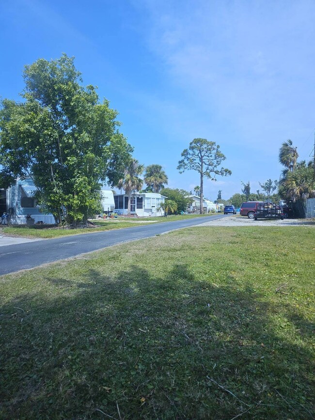 15175 Stringfellow Rd unit 137, Bokeelia, FL 33922 - photo 5