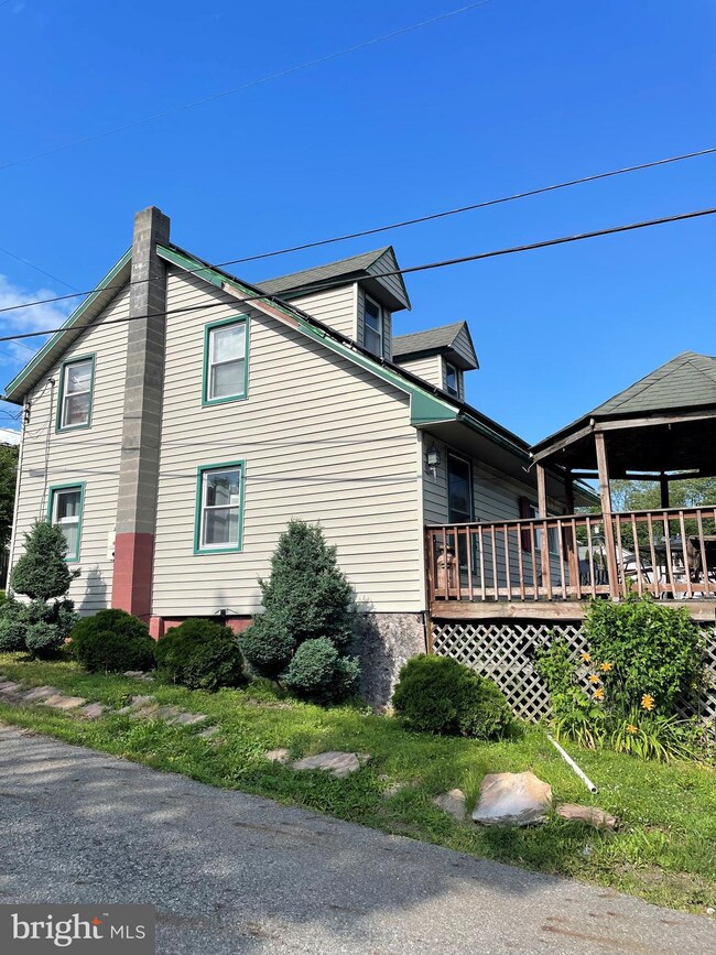 102 E 5th St, Williamstown, PA 17098 - photo 4