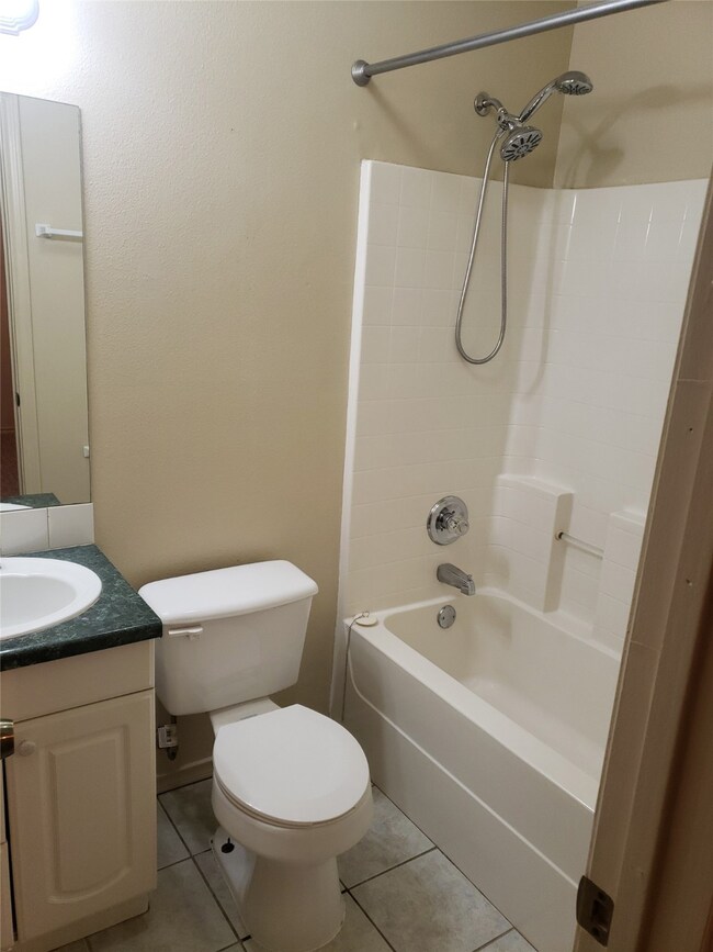 112 Honey Bee Dr unit 114, Joshua, TX 76058 - photo 4