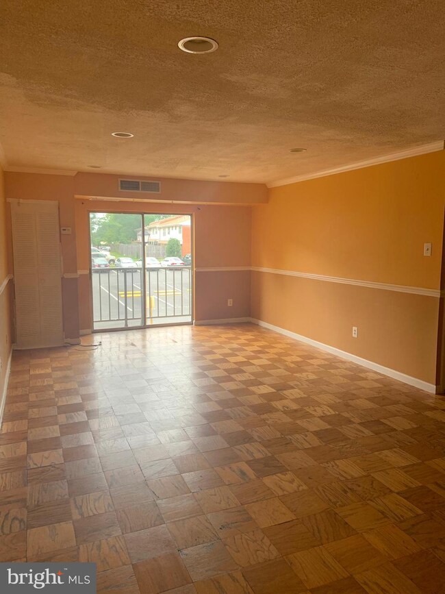 421 E Dartmouth Dr unit 5, Sterling, VA 20164 - photo 4