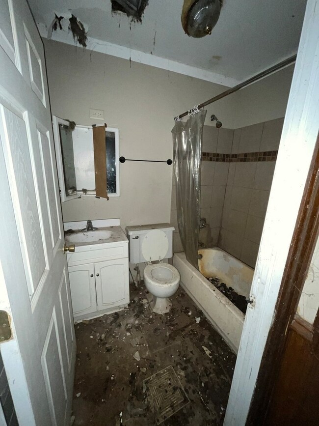 519 Douglas Ave unit 521, Elgin, IL 60120 - photo 2