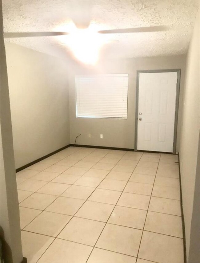 4633 Briscoe St, Houston, TX 77051 - photo 3