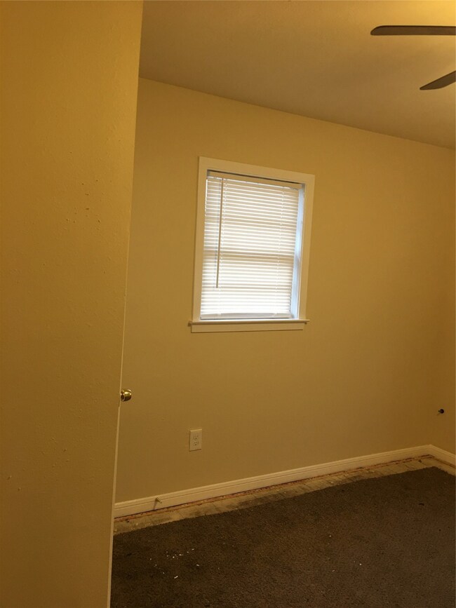 6402 W Montgomery Rd unit B, Houston, TX 77091 - photo 3