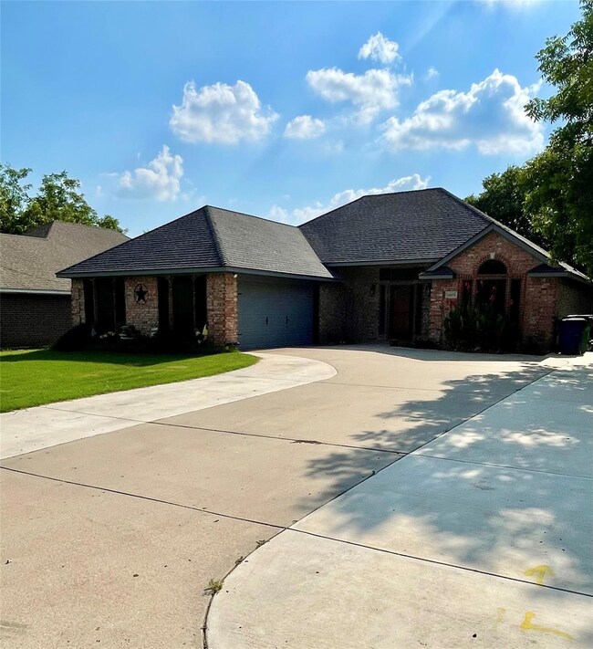 1605 N McDonald Ave, Decatur, TX 76234 - photo 3