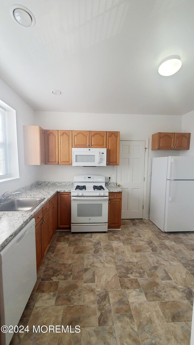 154 Main St unit 201, Matawan, NJ 07747 - photo 2