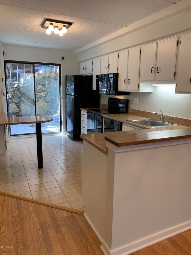 12 Glenville St unit 110, Greenwich, CT 06831 - photo 4