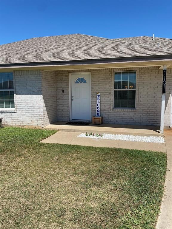 1101 Dogwood Ct, Cleburne, TX 76033 - photo 2