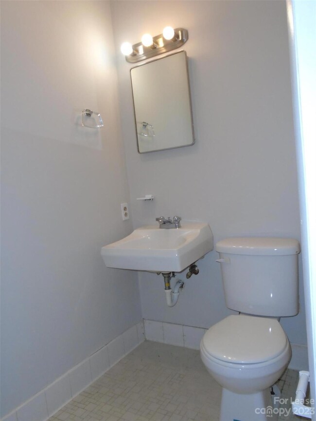 4227 Walker Rd unit 2, Charlotte, NC 28211 - photo 7