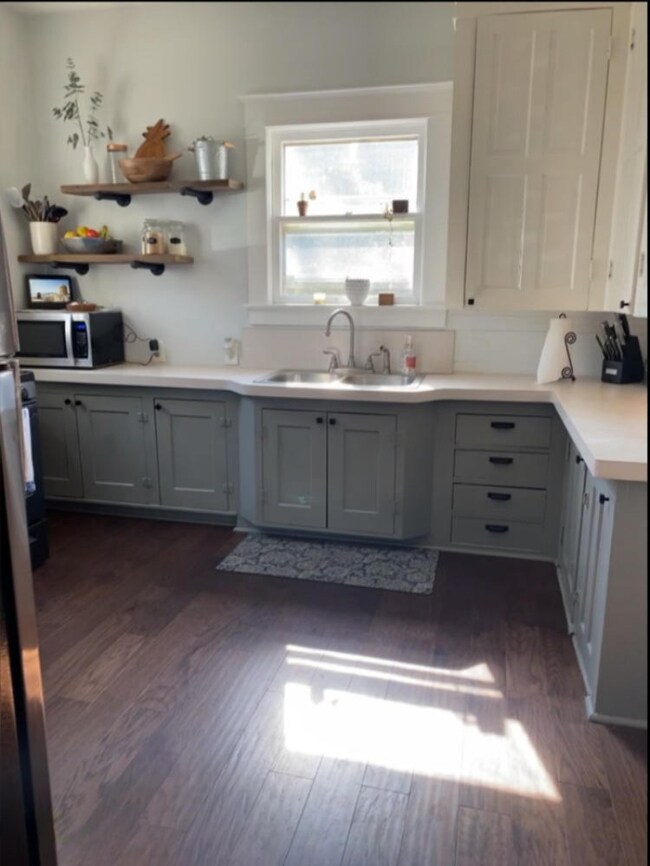 210 N Kalamazoo Ave, Marshall, MI 49068 - photo 4