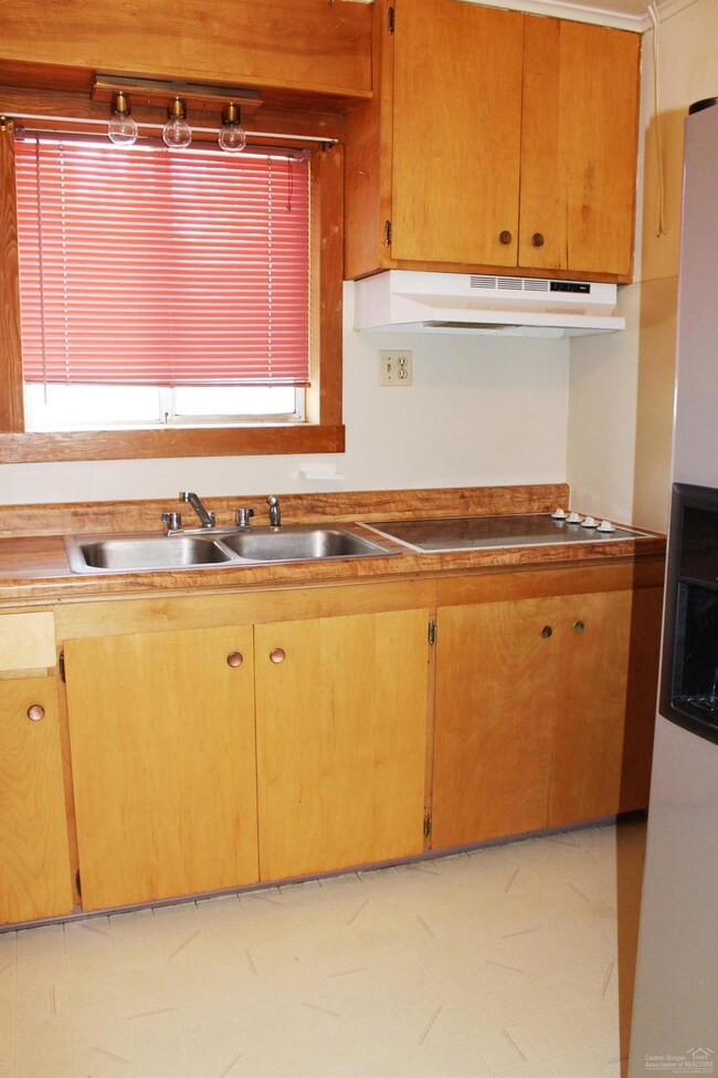 116 SW 3rd St, Redmond, OR 97756 - photo 6