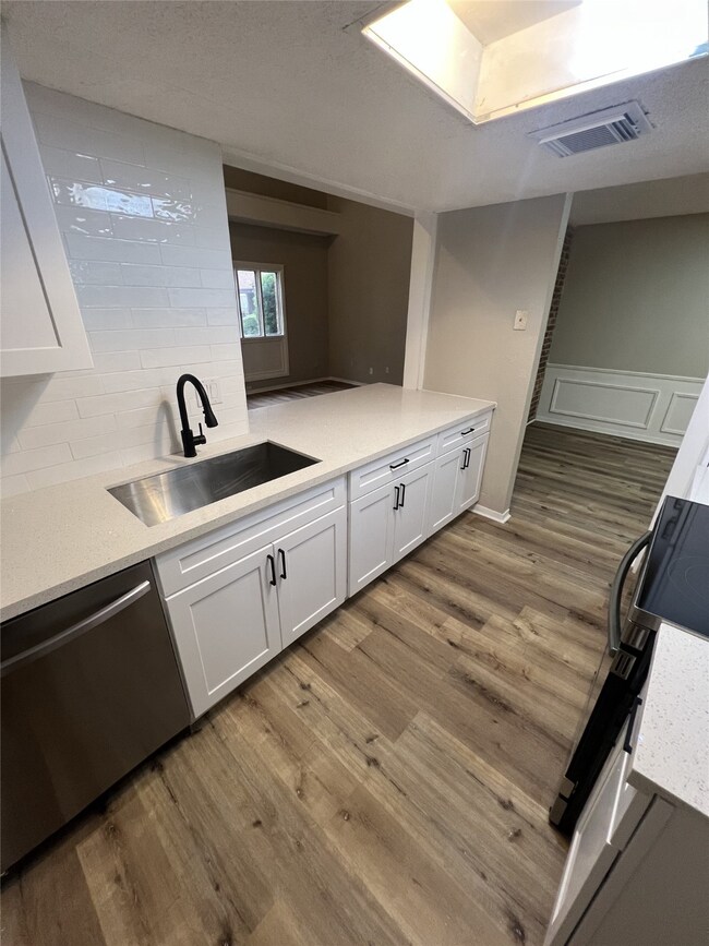 1310 Town Cir unit 1, Baytown, TX 77520 - photo 7