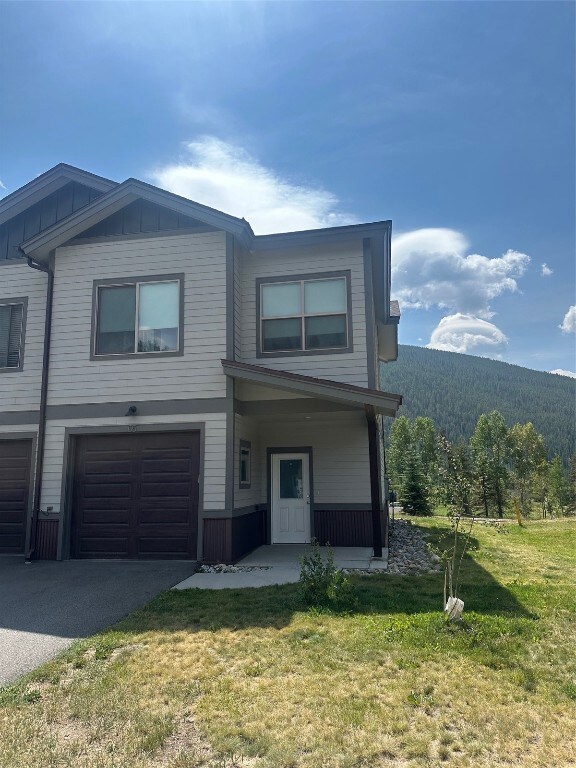 View of front of house featuring a front yard and