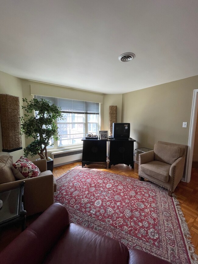 1502 S Race St unit 4, Urbana, IL 61801 - photo 2