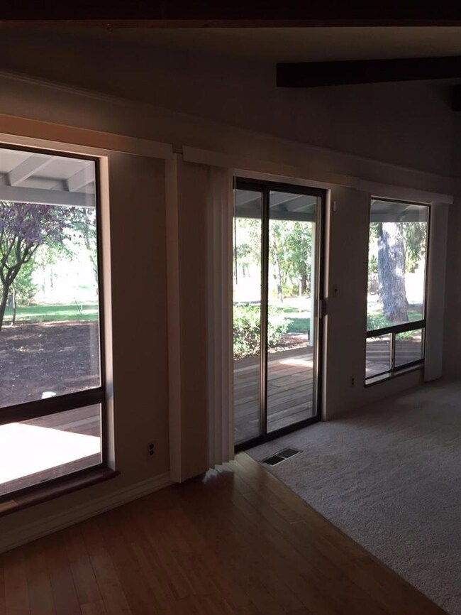 375 Espey Rd, Grants Pass, OR 97527 - photo 7