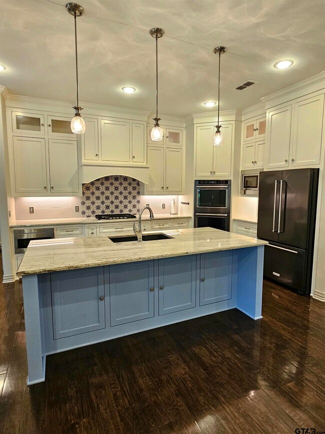 2106 2106 Hilltop Dr, Tyler, TX 75701 - photo 3