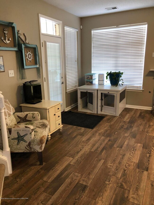 family room 3 979 Classic Cove