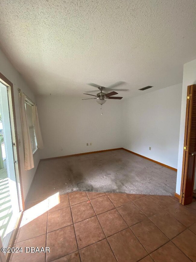 840 80 living room