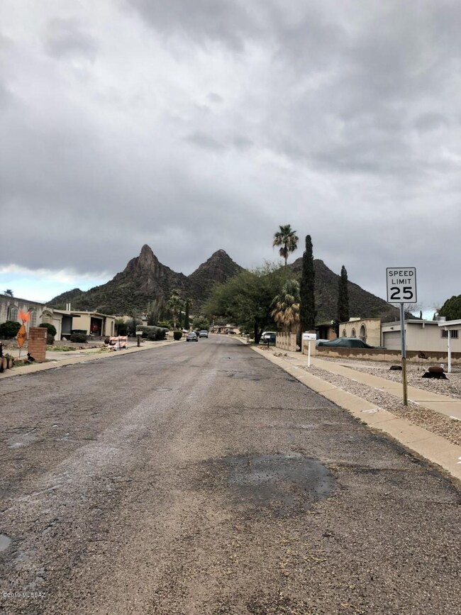 2912 D front street view 26