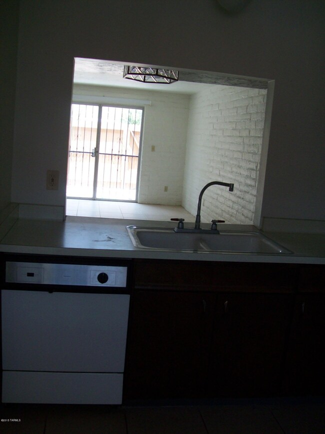 2875 N Tucson Blvd Unit 18 008