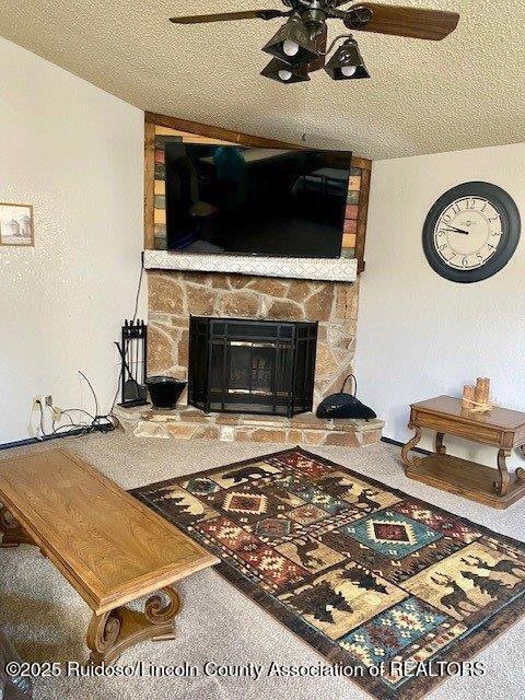 Living and fireplace 2