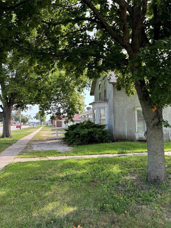 921 1st Ave, Perry, IA 50220 - photo 2