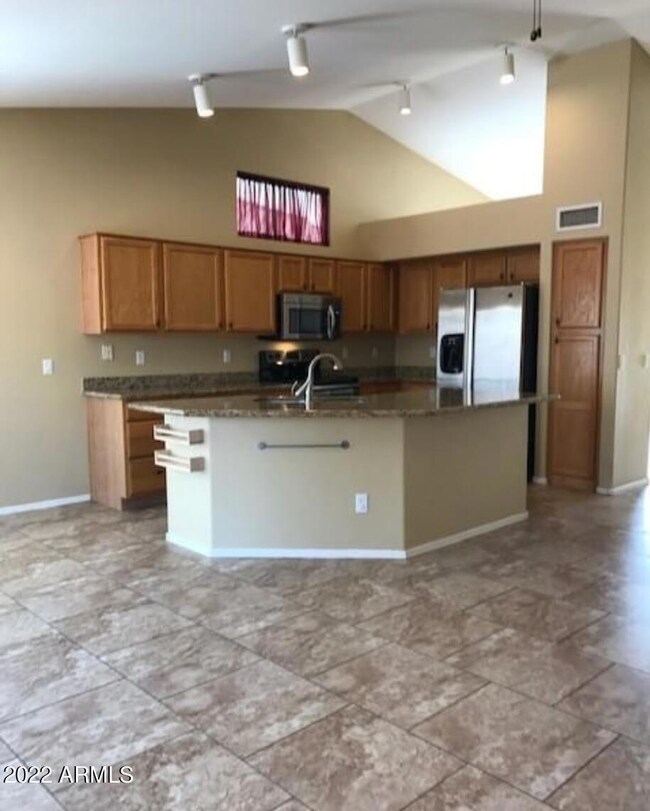 A8D27D6F-9F4A-495E-A385-69B44C071075