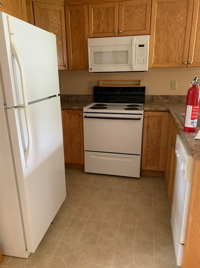 129 Elm St unit 4, Saint Johnsbury, VT 05819 - photo 5