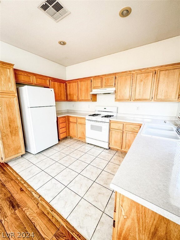 3322 Lark Bunting St, Las Vegas, NV 89117 - photo 5