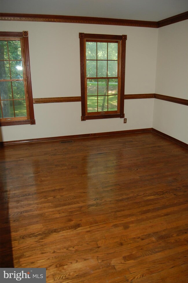 312 Woodfield Dr, Spotsylvania, VA 22553 - photo 5