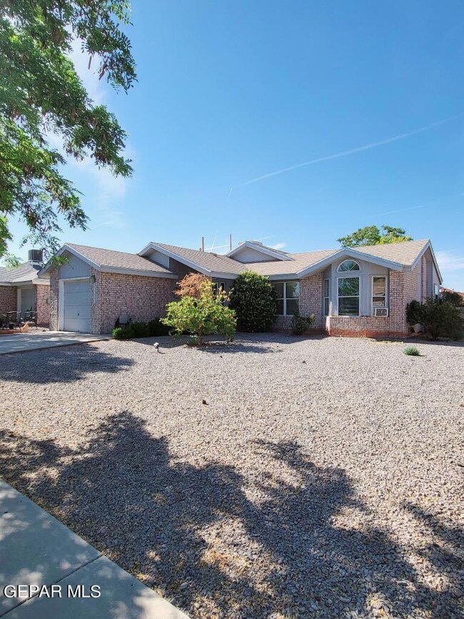 14517 Cabana Dr, Horizon City, TX 79928 - photo 2