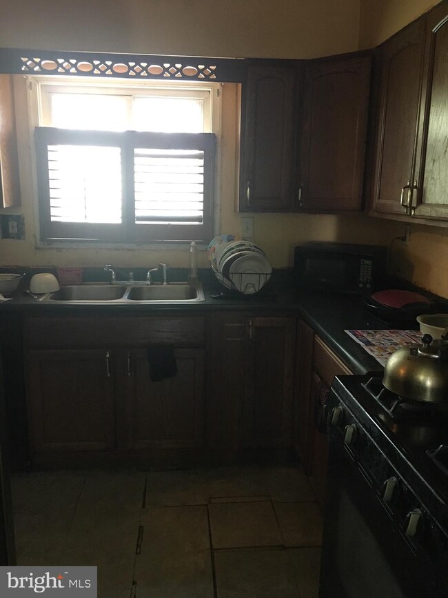 2207 Columbia Place, Hyattsville, MD 20785 - photo 5