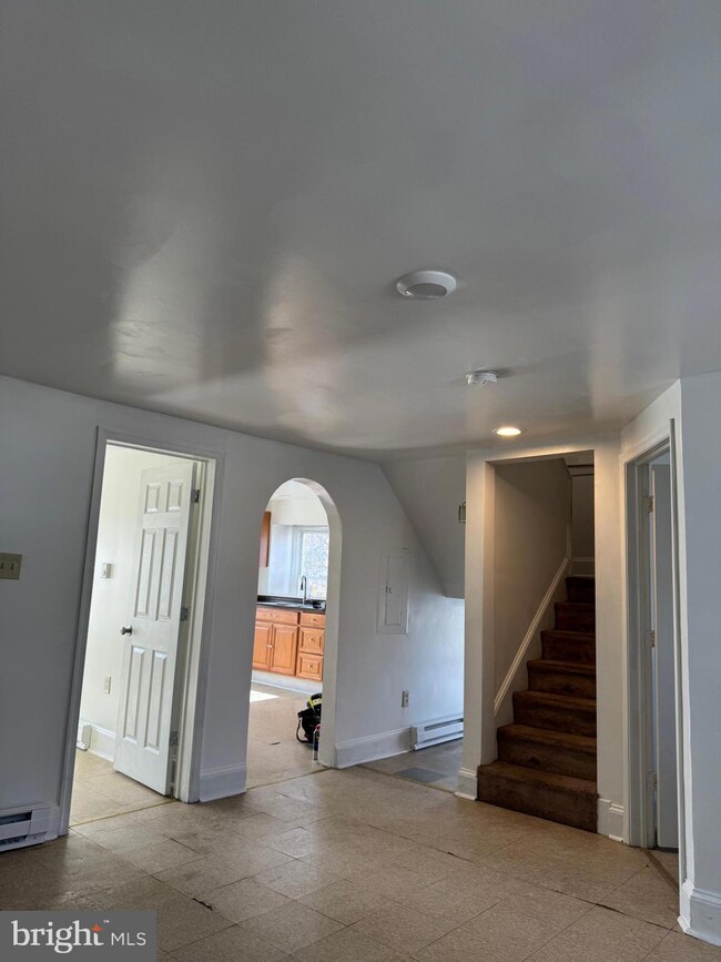 904 W Lincoln Hwy unit B, Coatesville, PA 19320 - photo 3