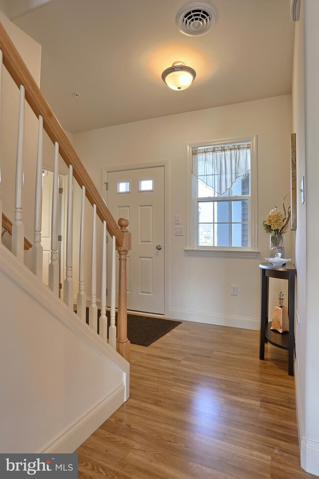 106 S Village Cir unit 211, Palmyra, PA 17078 - photo 4