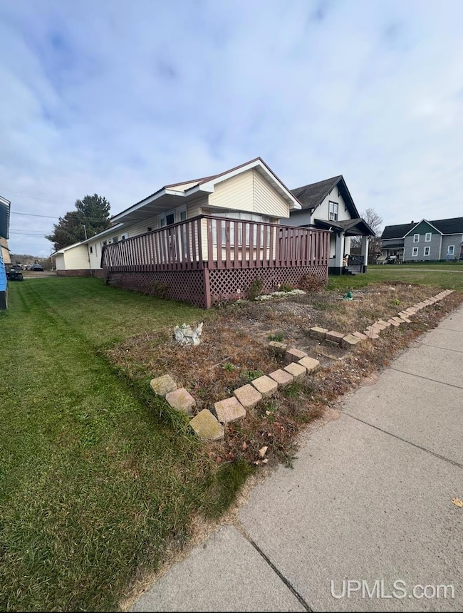 816 W Adams St, Iron River, MI 49935 - photo 2
