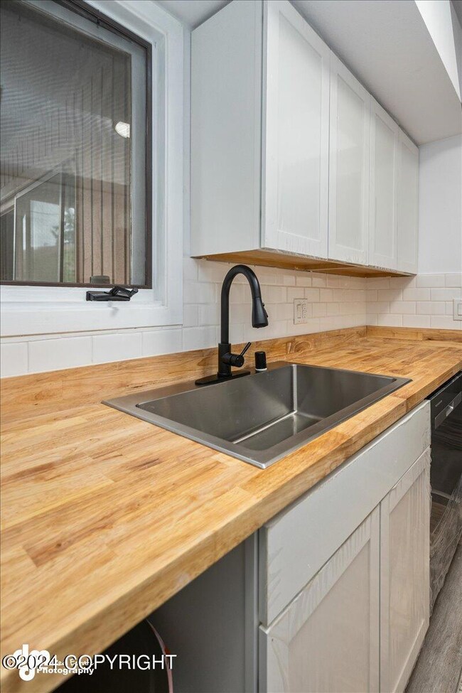 stainless steel sink!