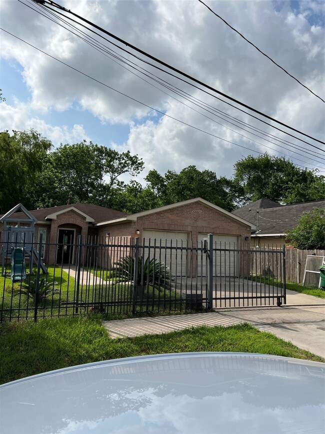 6610 Dumble St, Houston, TX 77021 - photo 5